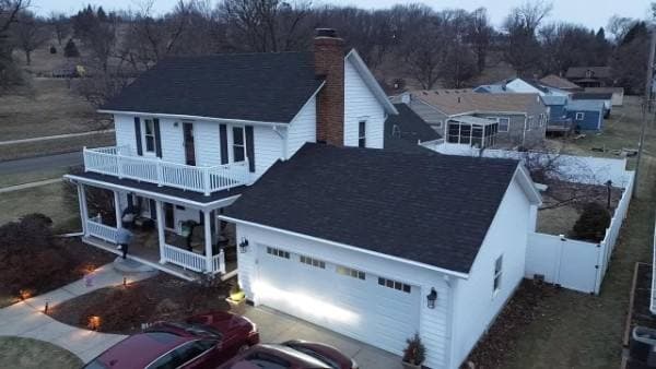 Finished asphalt shingle roof on a Southern Utah home